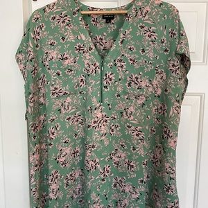 Great color! Blouse size 1x Torrid. Super comfy.